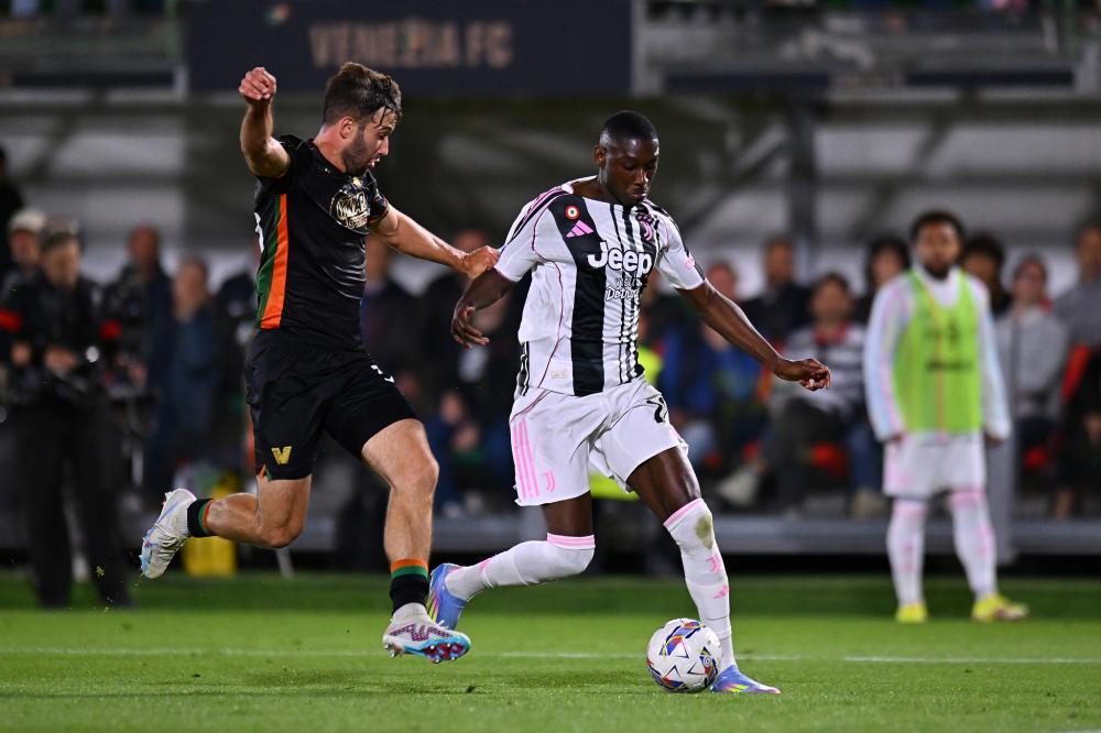 复出+梅开二度：蓝军未来新援埃梅加vs里尔个人集锦